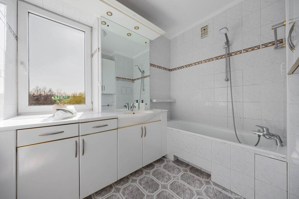 Mieszkanie 4 pokojowe na Sprzedaż