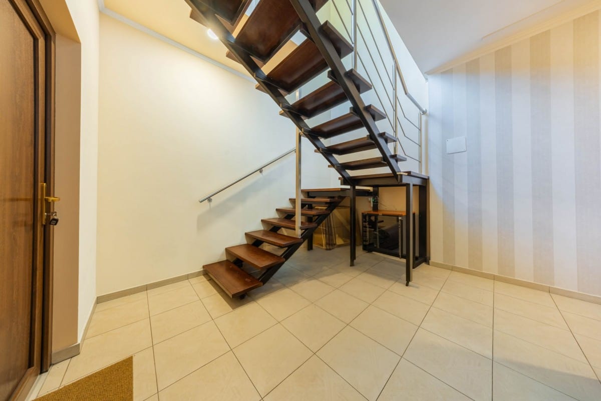 Dom 9 pokojowe na Sprzedaż