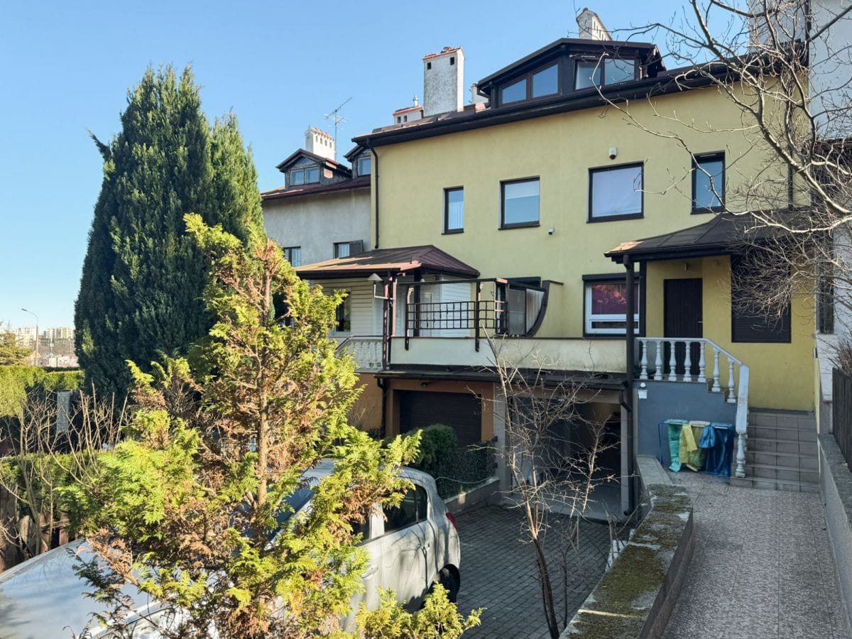 Dom 8 pokojowe na Sprzedaż