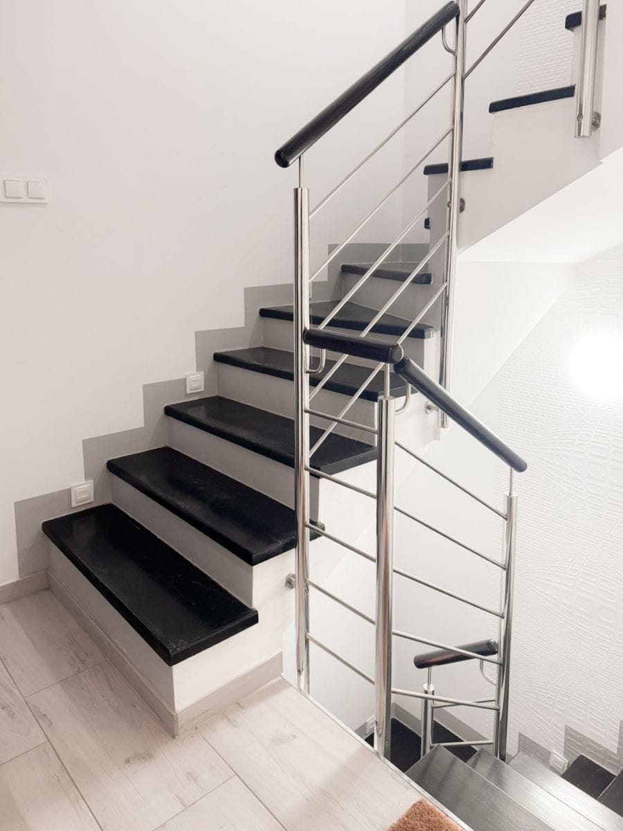 Dom 8 pokojowe na Sprzedaż