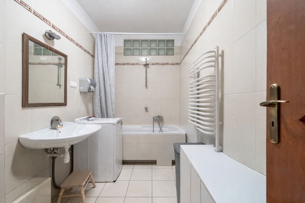 Lokal użytkowy  pokojowe na Sprzedaż