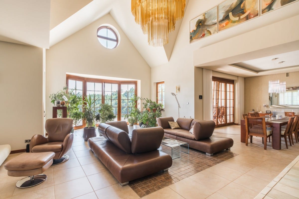 Dom 14 pokojowe na Sprzedaż