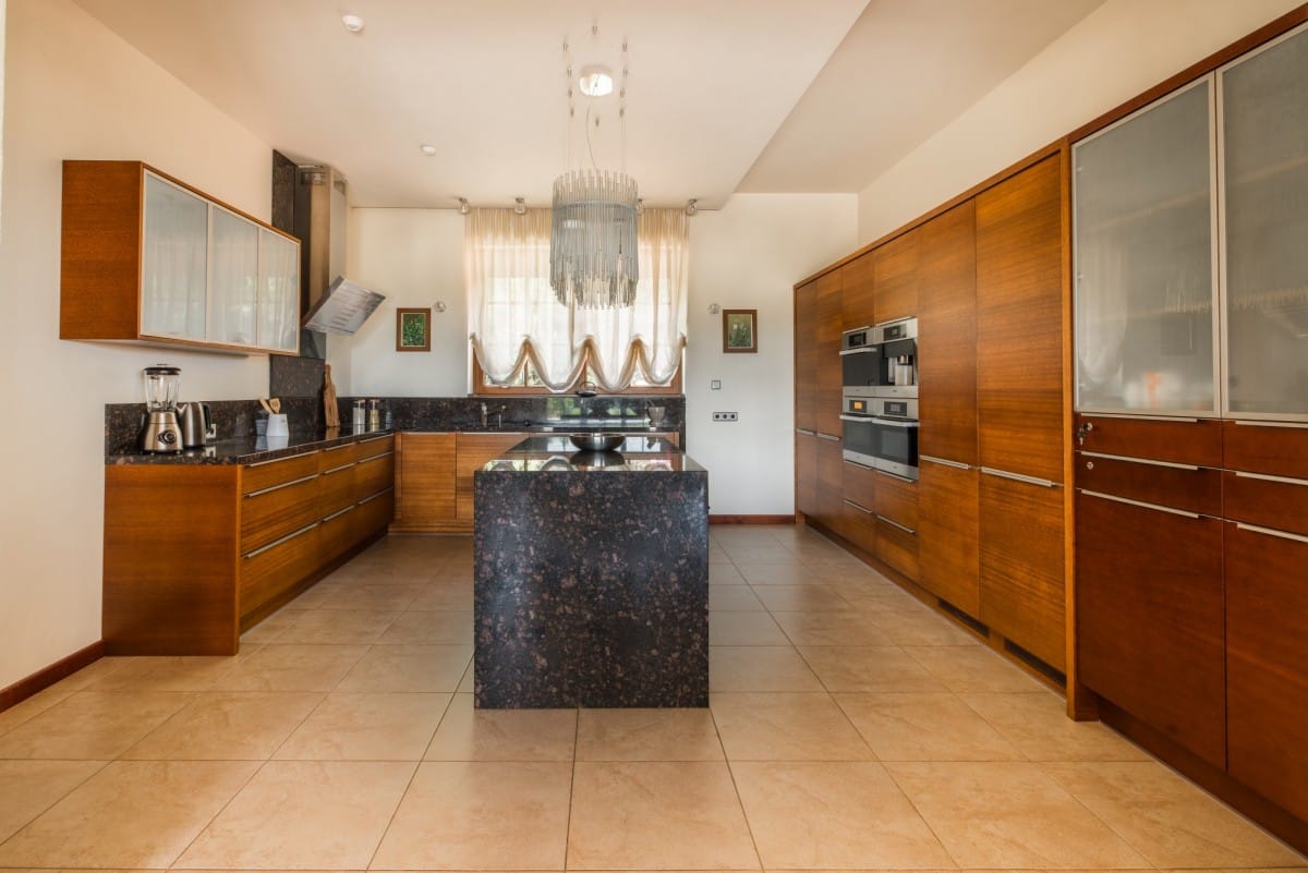 Dom 14 pokojowe na Sprzedaż