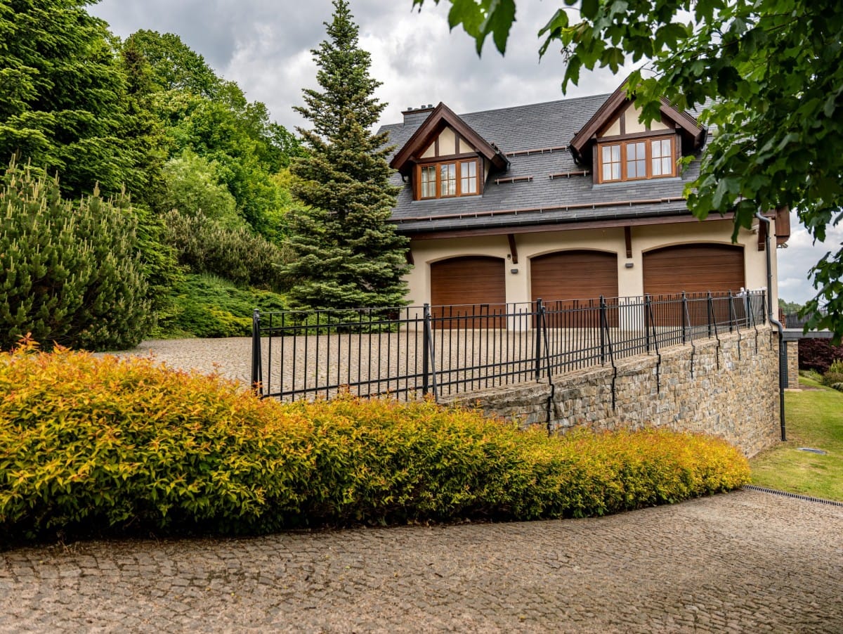 Dom 14 pokojowe na Sprzedaż