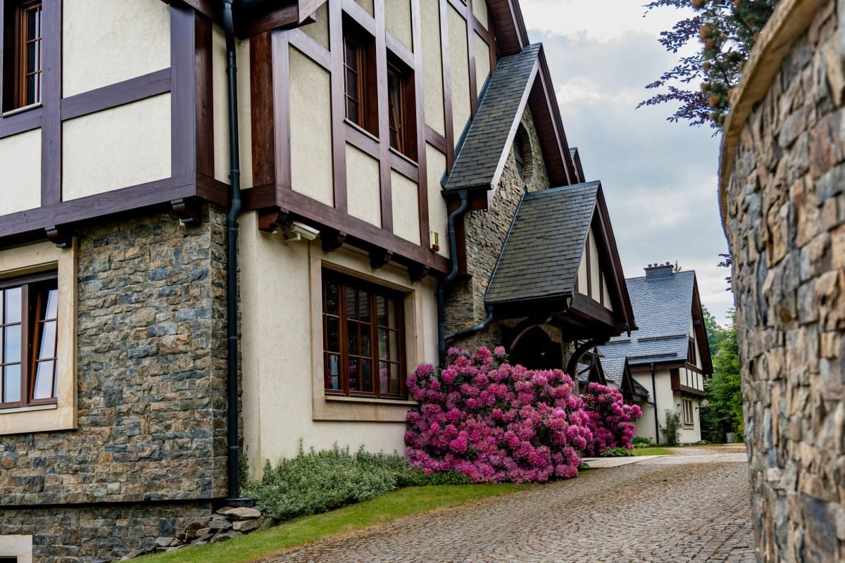 Dom 14 pokojowe na Sprzedaż