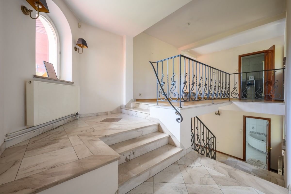 Dom 7 pokojowe na Sprzedaż