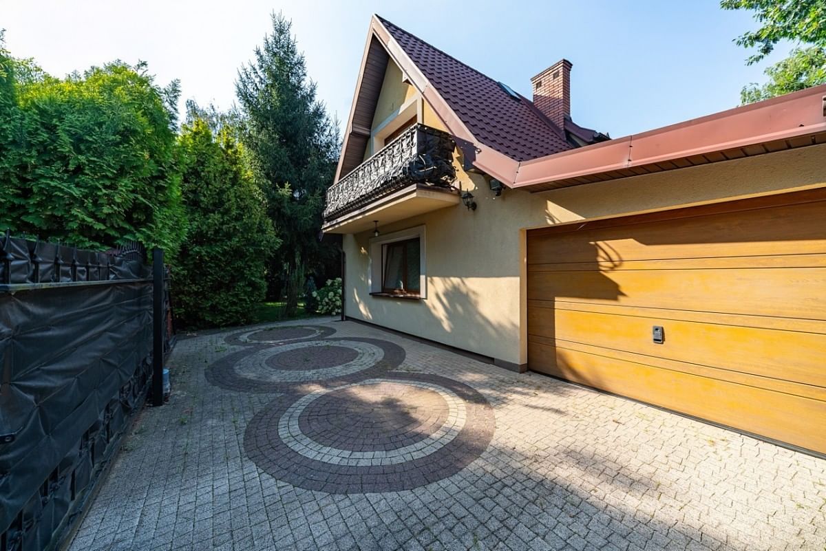 Dom 12 pokojowe na Sprzedaż