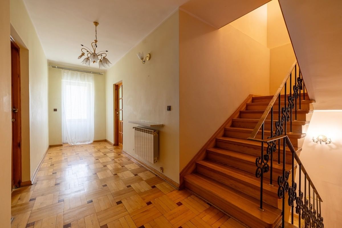 Dom 12 pokojowe na Sprzedaż