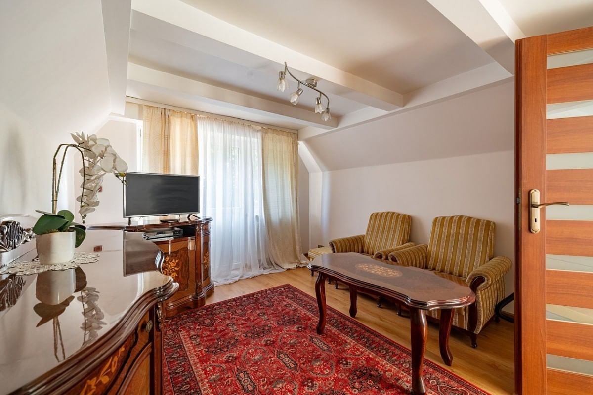 Dom 12 pokojowe na Sprzedaż