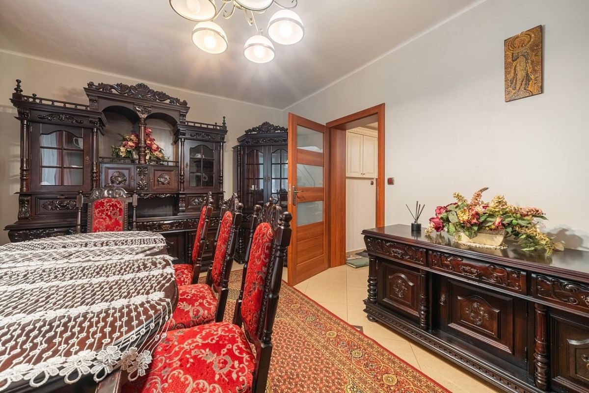 Dom 12 pokojowe na Sprzedaż