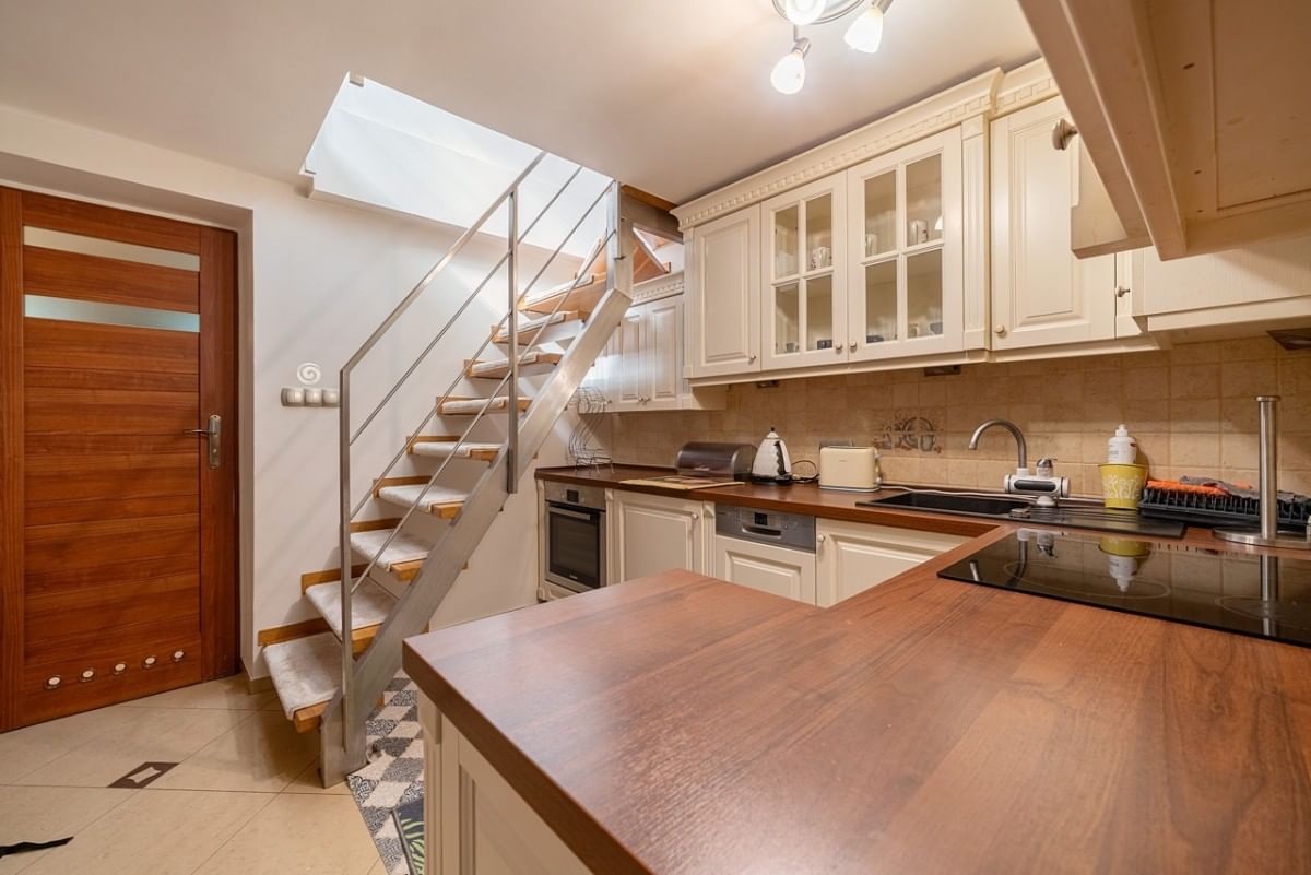 Dom 12 pokojowe na Sprzedaż