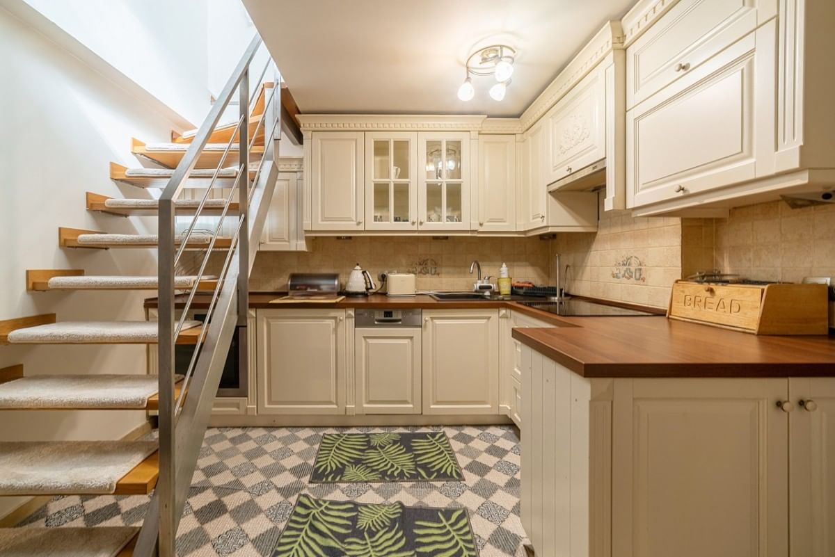 Dom 12 pokojowe na Sprzedaż