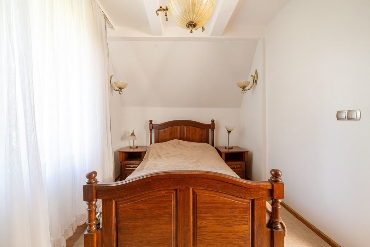 Dom 12 pokojowe na Sprzedaż