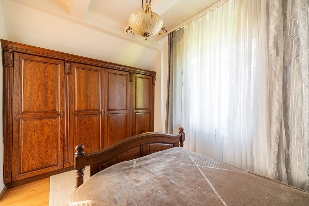 Dom 12 pokojowe na Sprzedaż