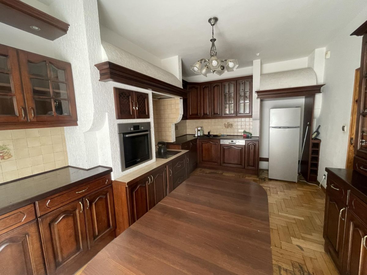 Dom 12 pokojowe na Sprzedaż