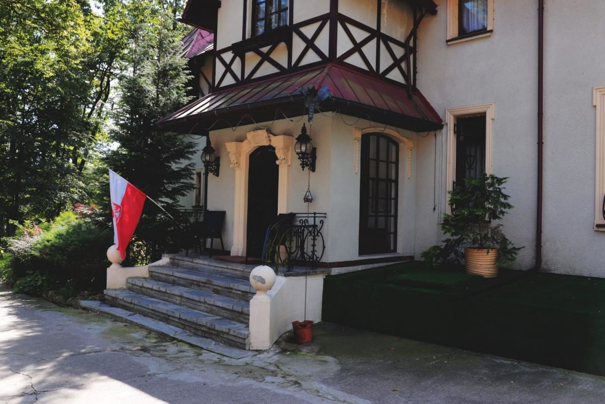 Dom 18 pokojowe na Sprzedaż