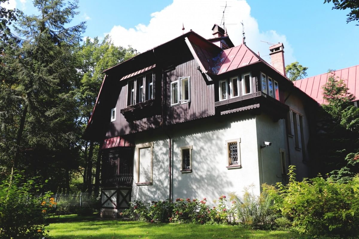 Dom 18 pokojowe na Sprzedaż