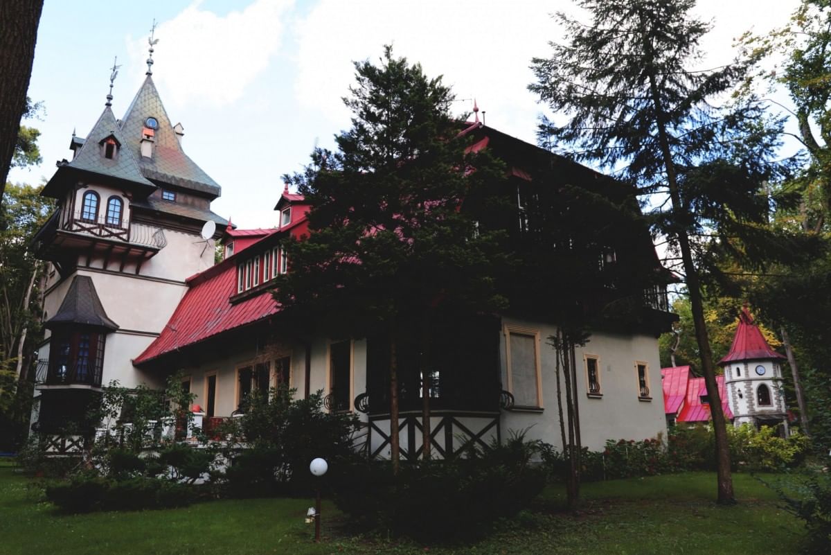 Dom 18 pokojowe na Sprzedaż