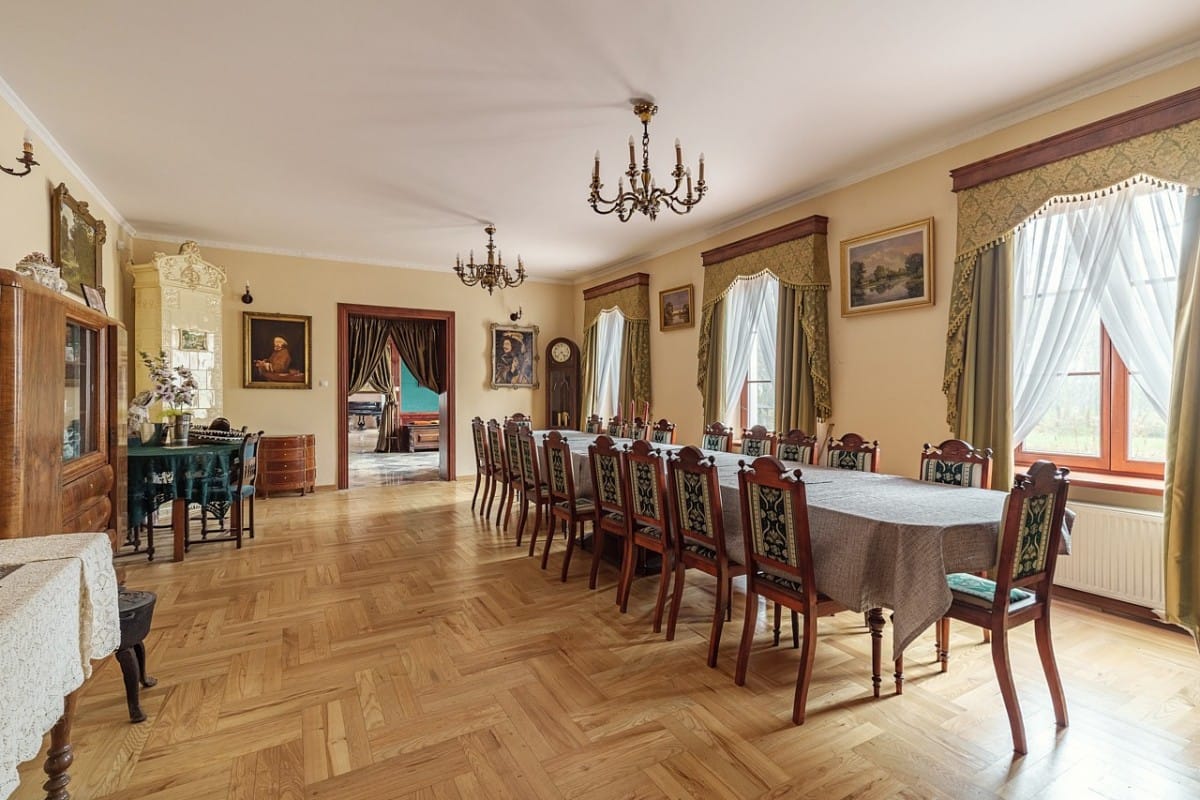 Dom 16 pokojowe na Sprzedaż