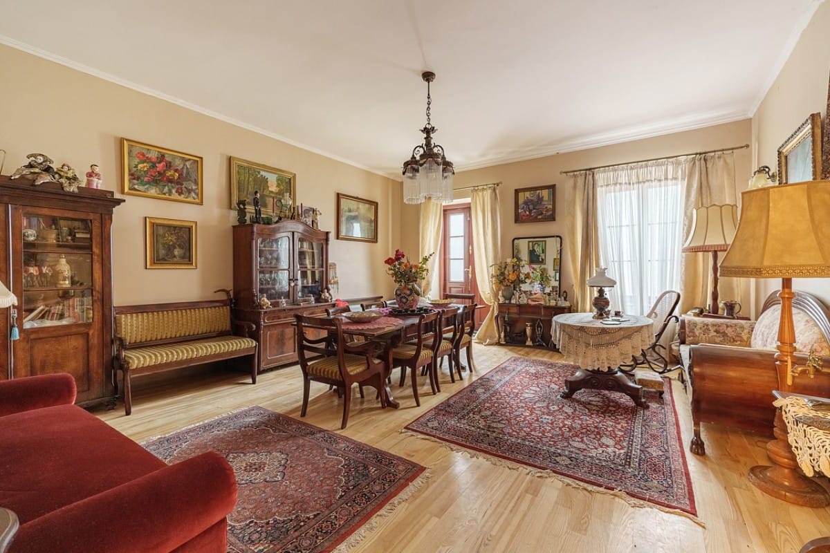 Dom 16 pokojowe na Sprzedaż