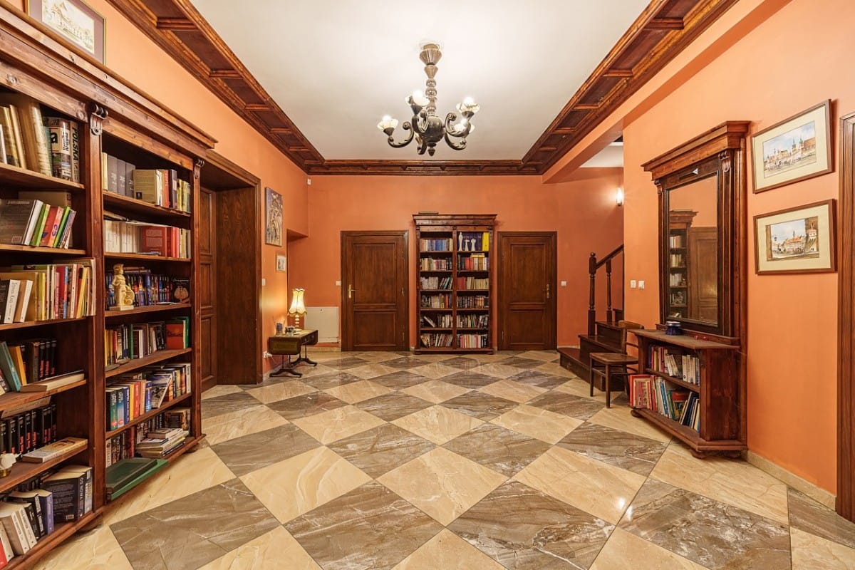 Dom 16 pokojowe na Sprzedaż