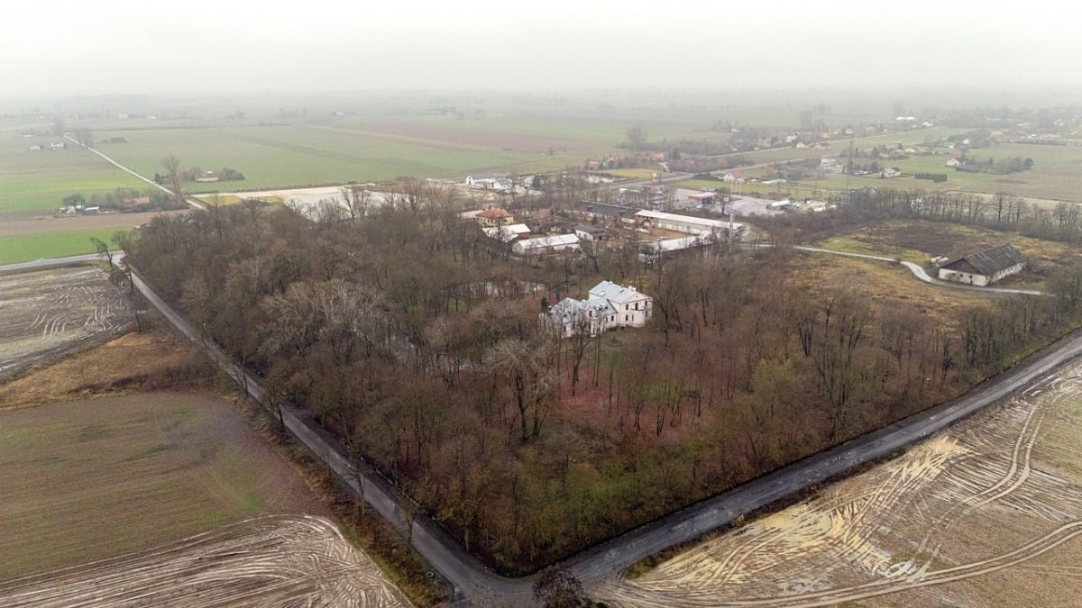 Dom 16 pokojowe na Sprzedaż