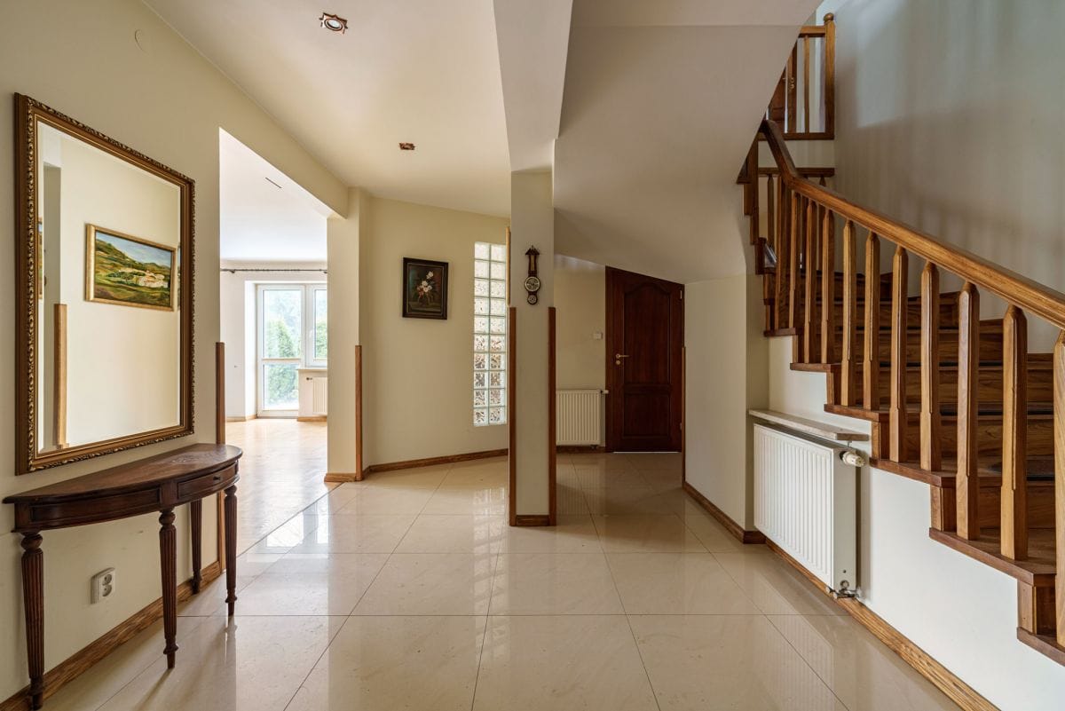 Dom 8 pokojowe na Sprzedaż