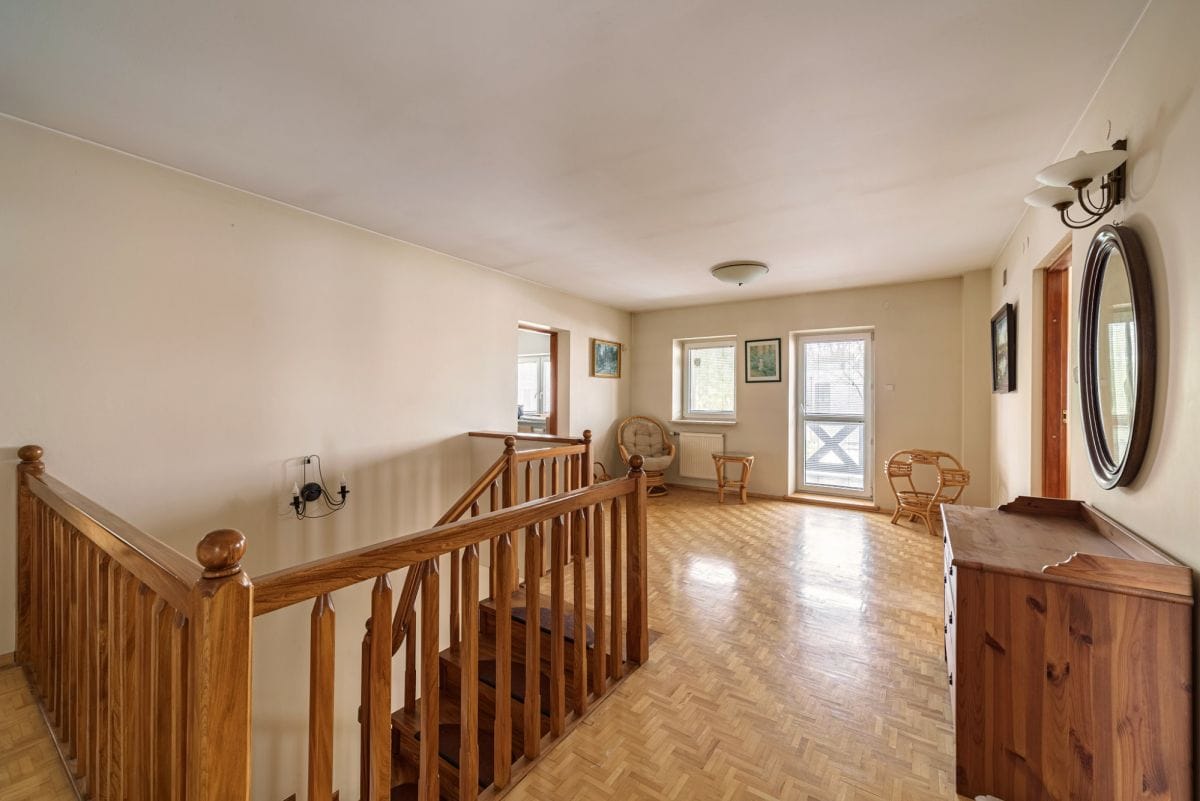 Dom 8 pokojowe na Sprzedaż