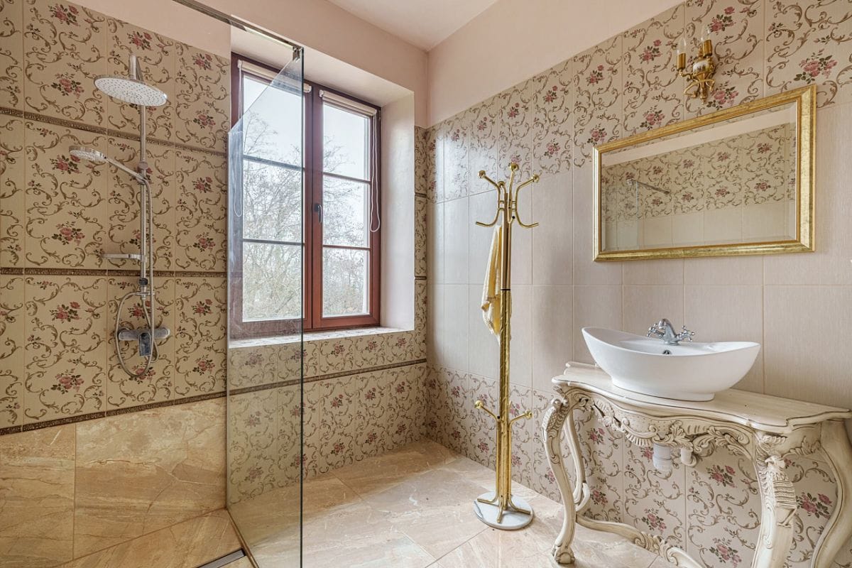 Dom 16 pokojowe na Sprzedaż