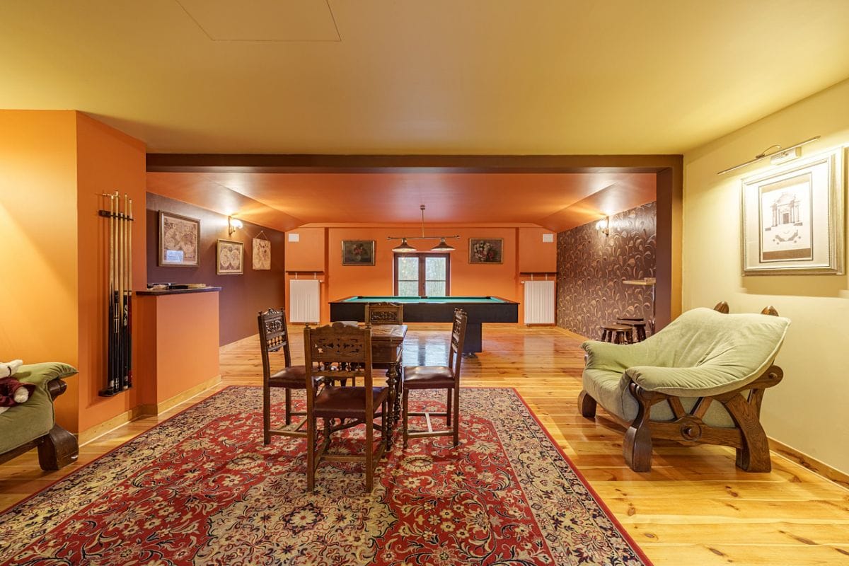 Dom 16 pokojowe na Sprzedaż