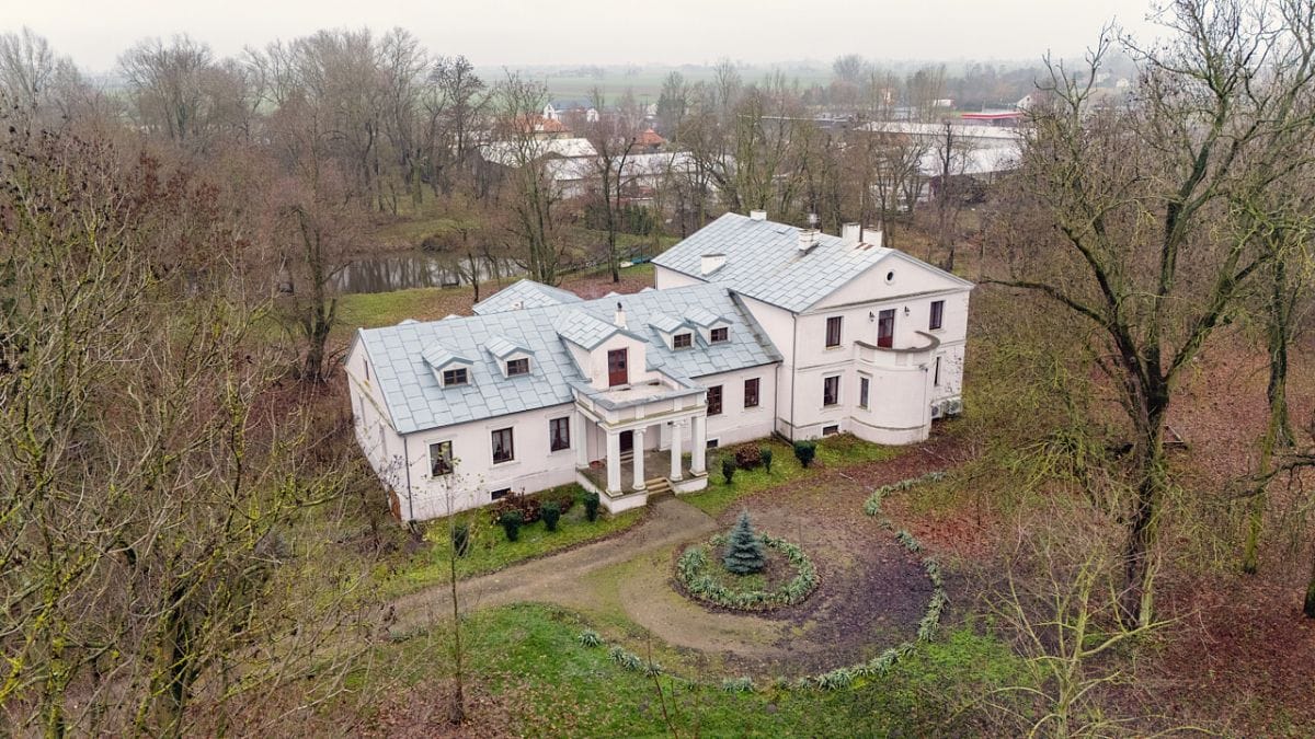 Dom 16 pokojowe na Sprzedaż