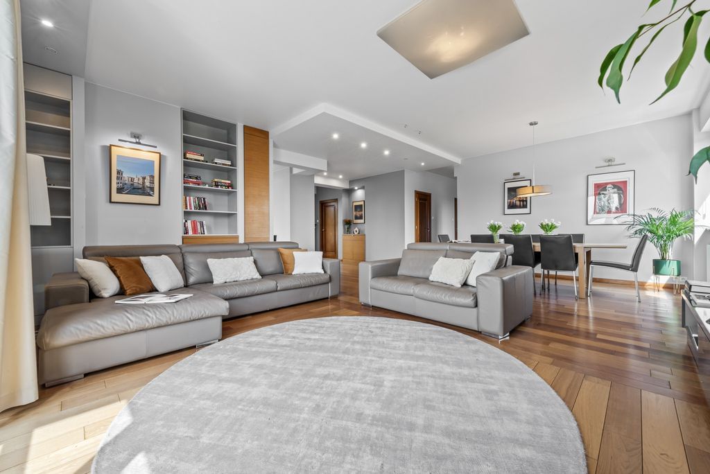 Mieszkanie 4 pokojowe na Sprzedaż