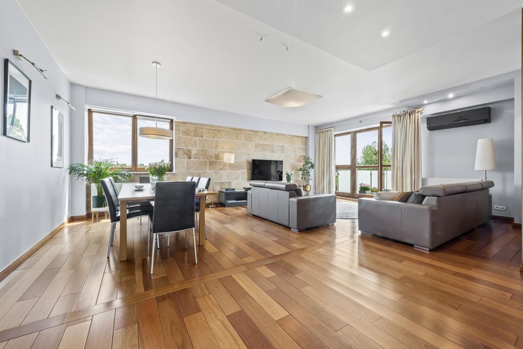 Mieszkanie 4 pokojowe na Sprzedaż