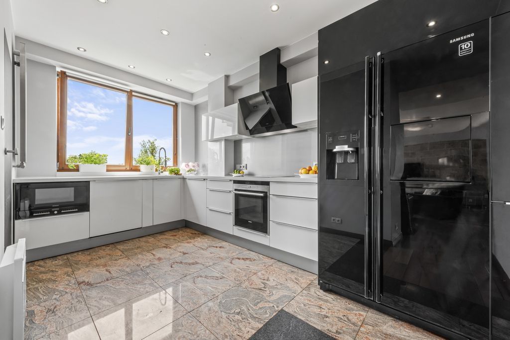 Mieszkanie 4 pokojowe na Sprzedaż