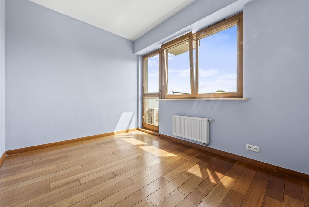 Mieszkanie 4 pokojowe na Sprzedaż