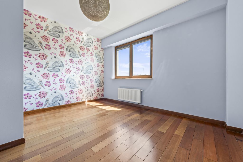 Mieszkanie 4 pokojowe na Sprzedaż