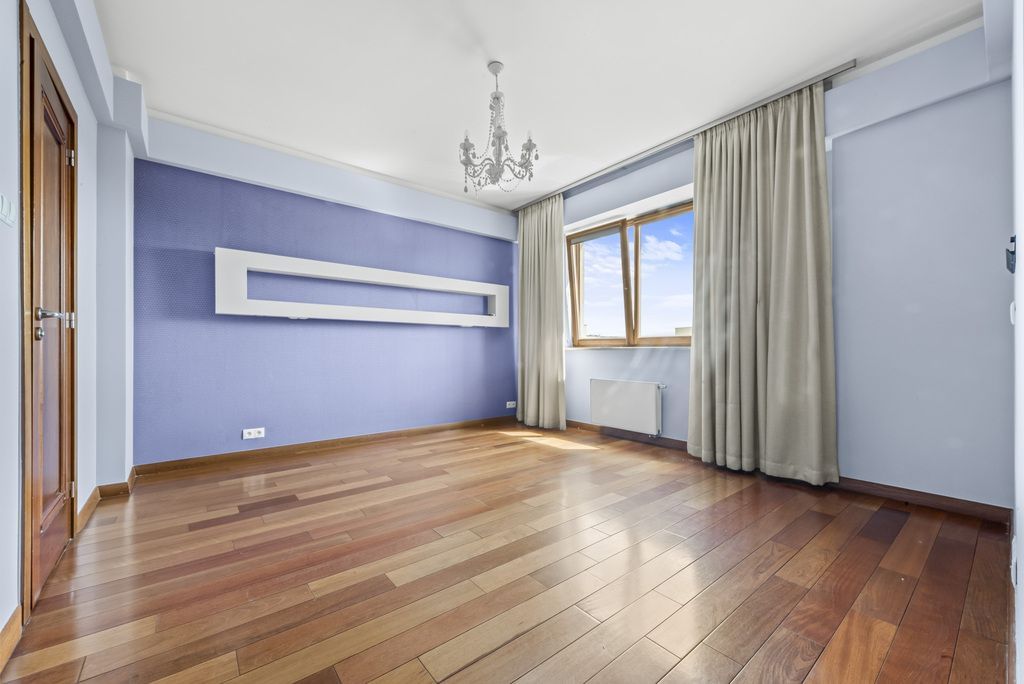 Mieszkanie 4 pokojowe na Sprzedaż