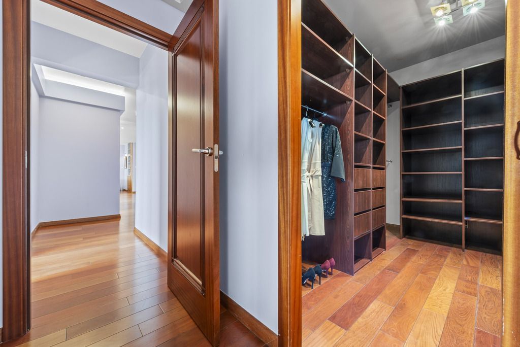 Mieszkanie 4 pokojowe na Sprzedaż