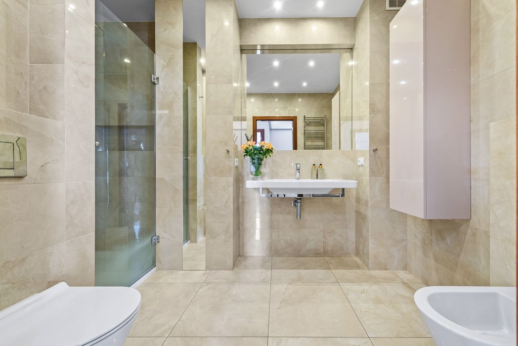 Mieszkanie 4 pokojowe na Sprzedaż