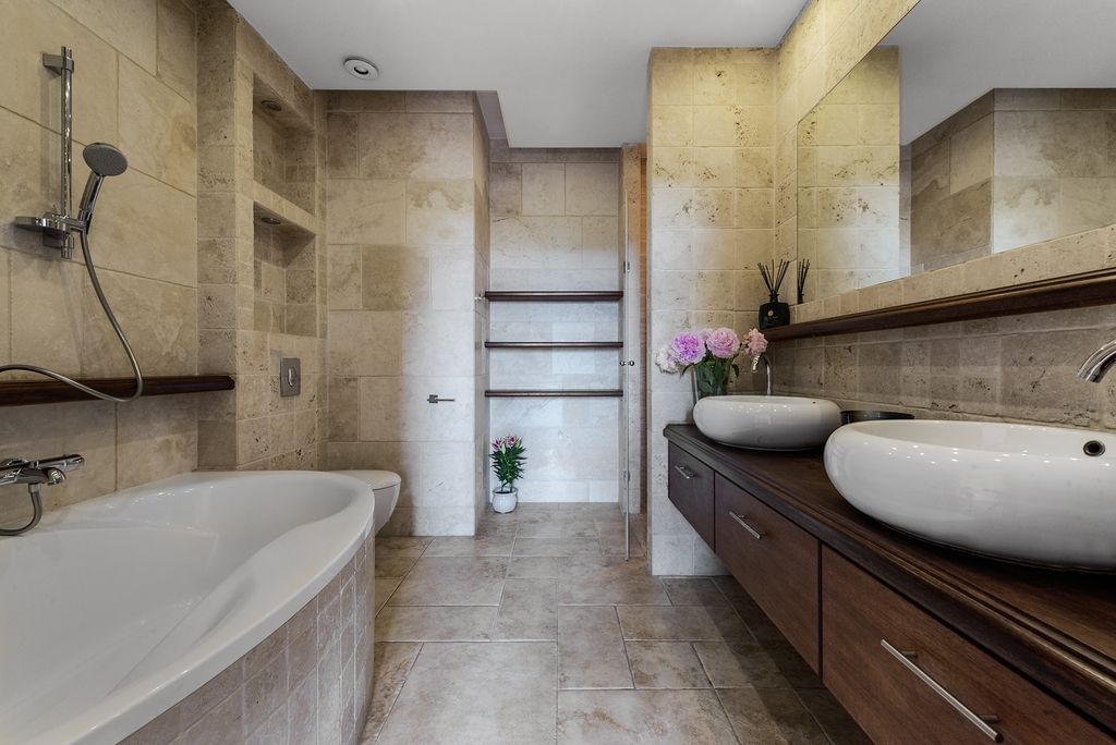 Mieszkanie 4 pokojowe na Sprzedaż