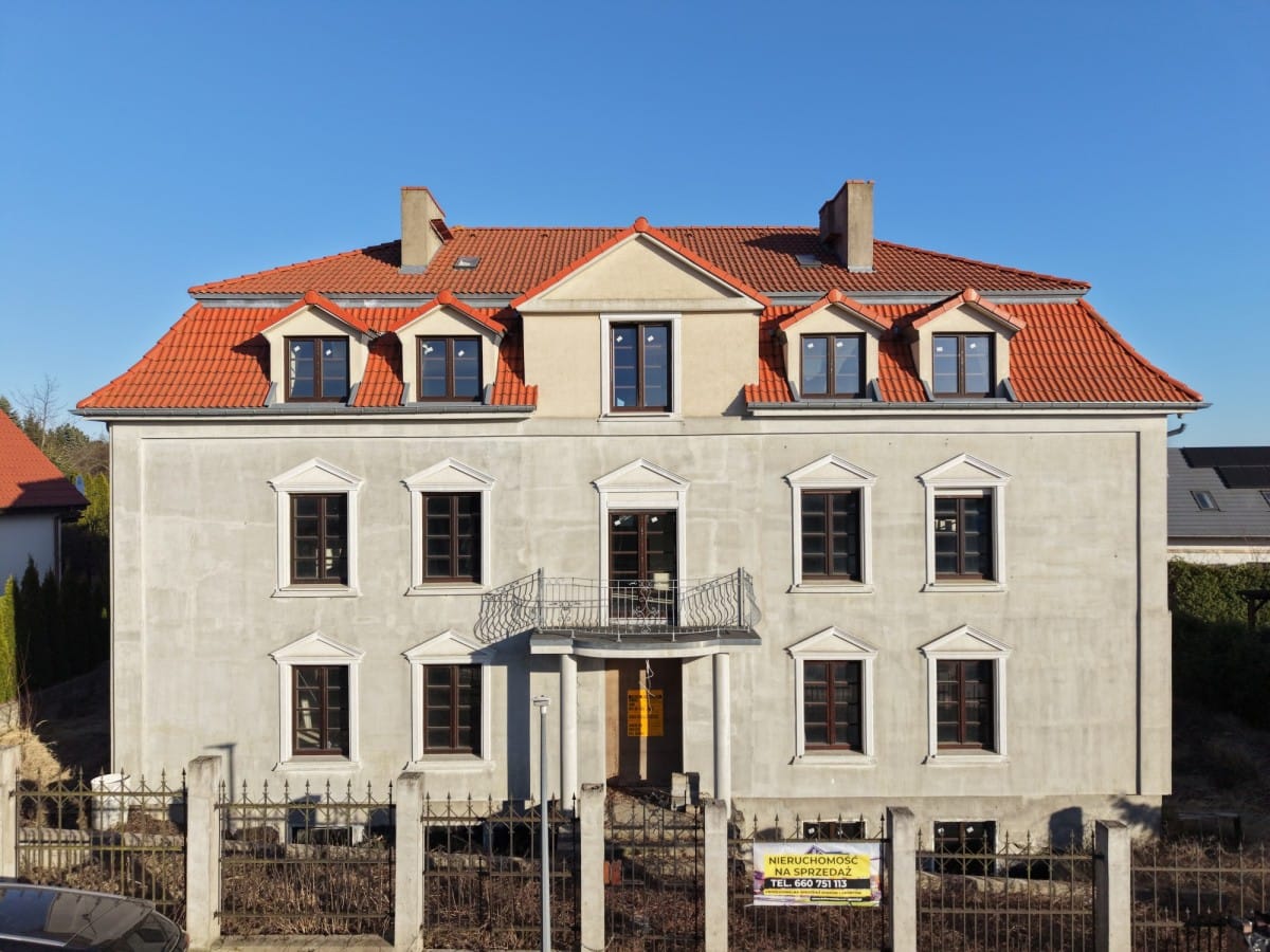 Dom 52 pokojowe na Sprzedaż