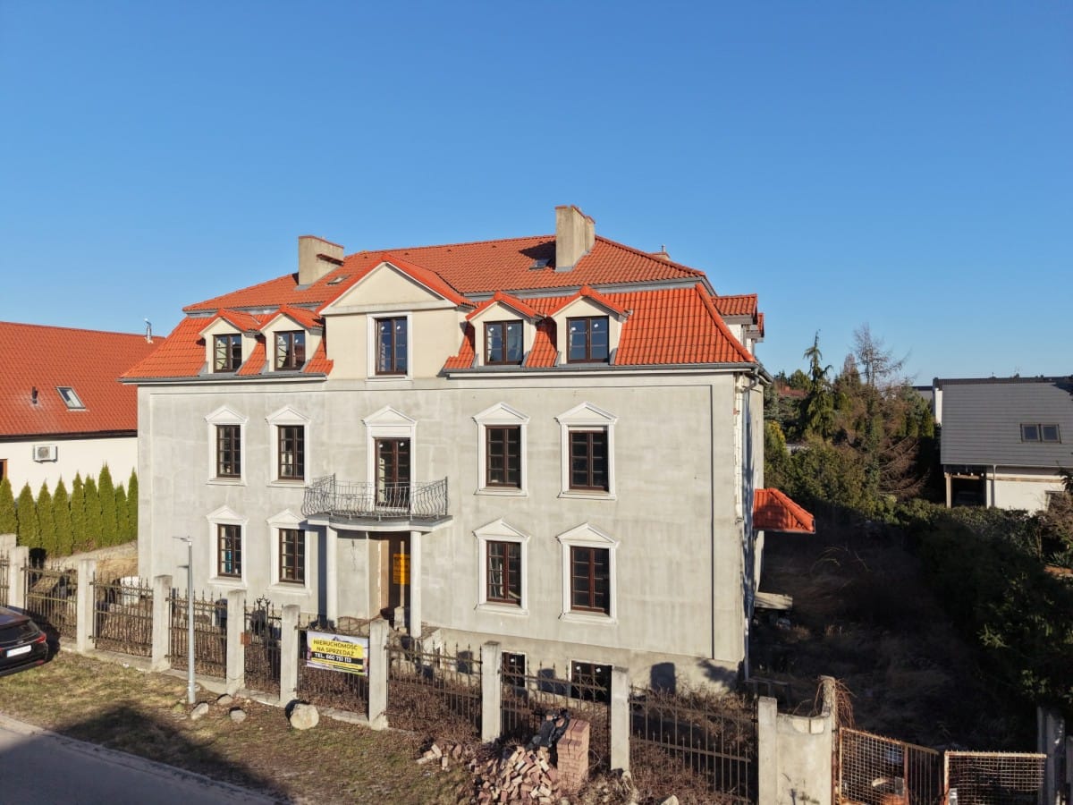 Dom 52 pokojowe na Sprzedaż