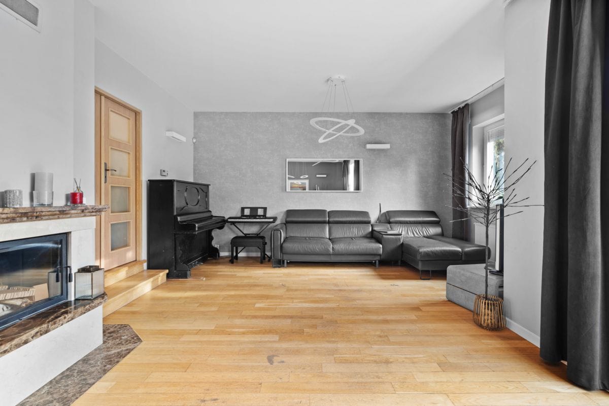 Dom 5 pokojowe na Sprzedaż