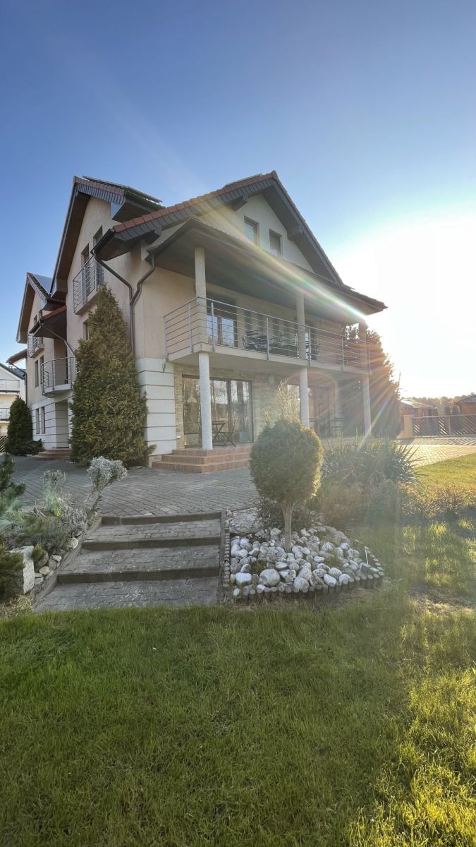 Dom 21 pokojowe na Sprzedaż