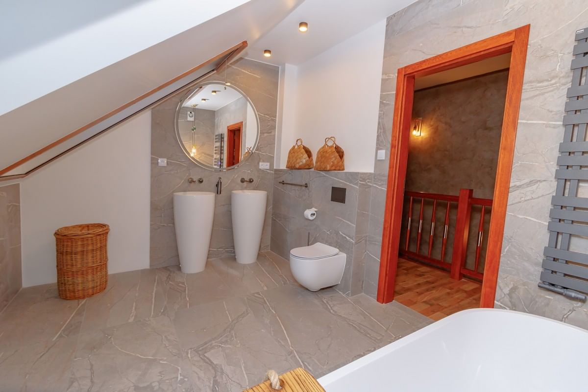 Dom 7 pokojowe na Sprzedaż