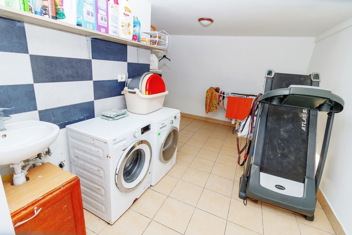 Dom 7 pokojowe na Sprzedaż