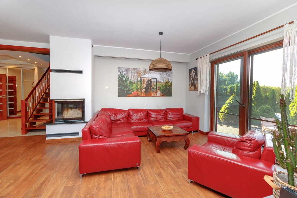 Dom 7 pokojowe na Sprzedaż