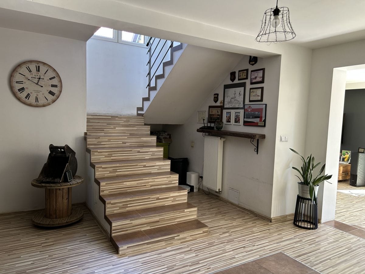 Dom 5 pokojowe na Sprzedaż