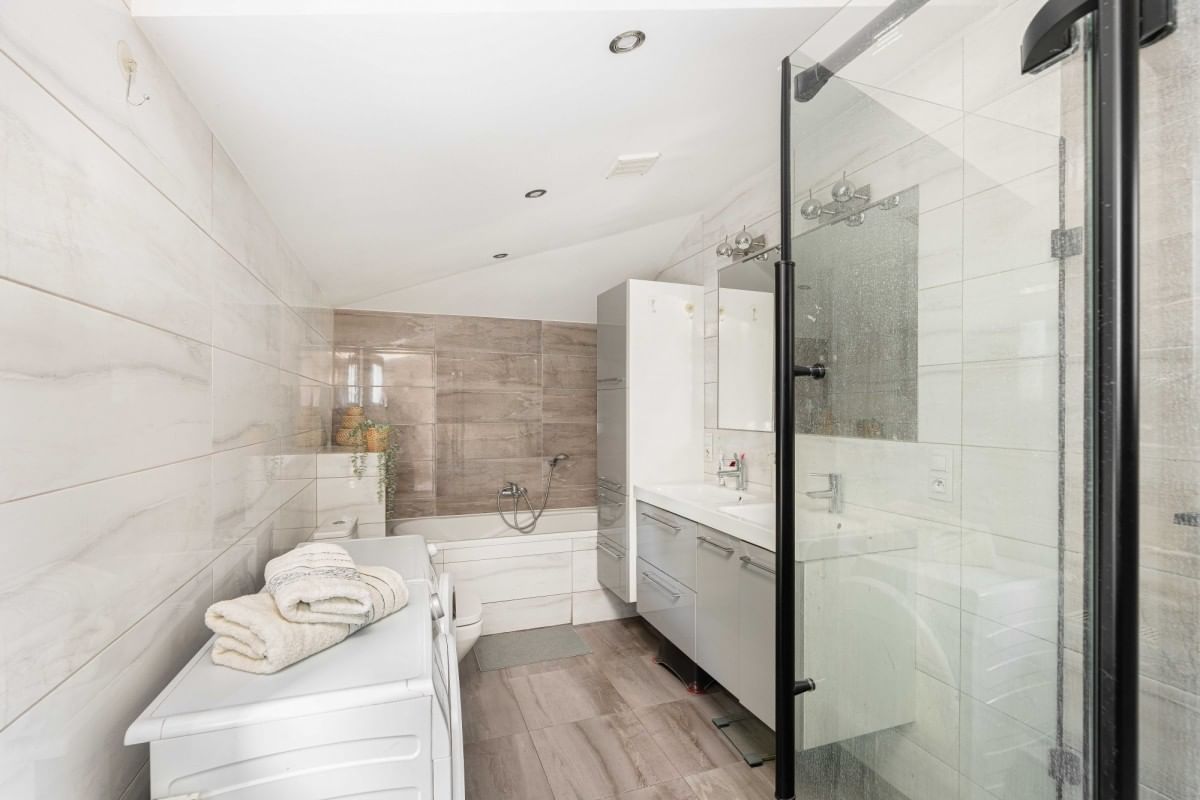 Dom 6 pokojowe na Sprzedaż