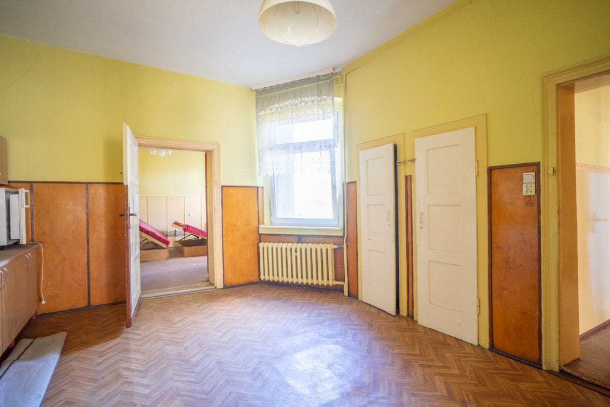 Dom 43 pokojowe na Sprzedaż